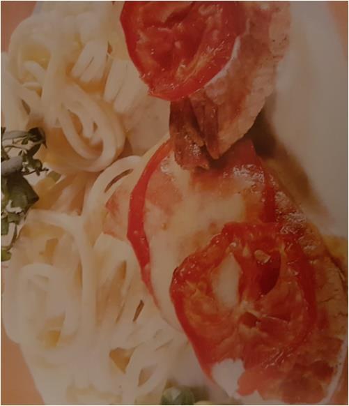 ŘÍZEK ALLA CAPRESE Těstoviny (cca 250 g) Druh těstovin: silné špagety 1 hrníček pšeničné mouky 90 ml tekutiny (1 vejce, zbytek vody a 1 dávka olivového oleje) 2-3 cibule / 2-3 stroužky česneku / 1