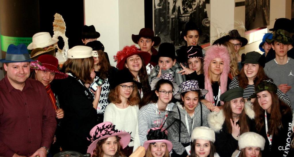 Podpora jazykového vzdělávání a výjezdů studentů do partnerských měst Výjezdy žáků do zahraničí Ze 4 ZŠ pravidelně do zahraničí vyjíždí 2 Ze 4 SŠ pravidelně do zahraničí vyjíždí 3 Vize Zajistit