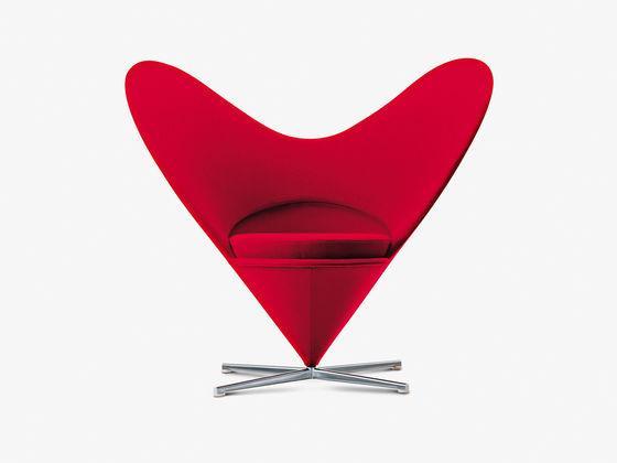 5.2.2 Heart Cone Chair (1959) Obr. 10 Heart Cone Chair Kariéra Vernera Pantona dosáhla svého vrcholu ke konci roku 1950.