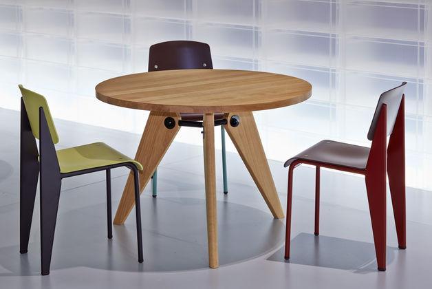 5.4.5 Guéridon Table (1950) Obr. 23 Guéridon Table Stolek Guéridon byl navrhnut pro město poblíž Paříže v roce 1949/1950.