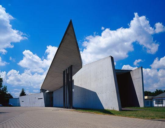6.6 Fire Station Zaha Hadid, 1993 Obr. 31 Požární stanice Po požáru v roce 1981 se Vitra rozhodla, že by bylo dobré mít svůj hasičský sbor.
