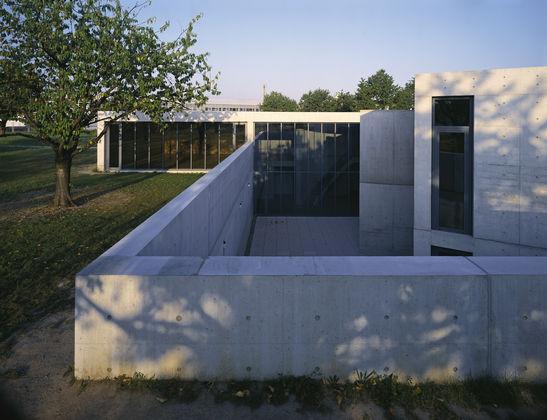 6.7 Conference Pavilion Tadao Ando, 1993 Obr. 32 Konferenční pavilon Budova konferenčního pavilonu byla první stavba architekta Tadaa Anda v roce 1993 mimo území Japonska.