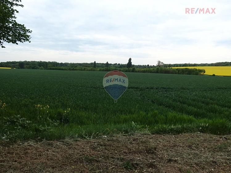 Veškeré další informace vám poskytne makléř nabídky. Koeficienty: redukce pramene ceny - 0,90 velikost pozemku - 0,90 poloha pozemku - 1,20 dopravní dostupnost - 1,05 možnost zastavění poz.