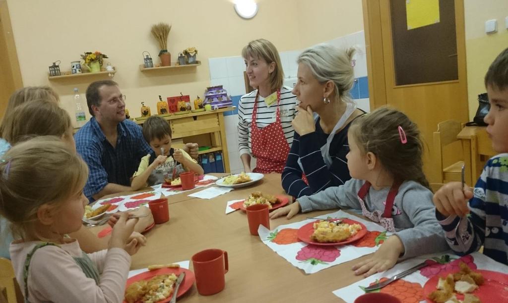 Zapojení školy do nejrůznějších přehlídek a soutěží - prezentace školy a spolupráce se zřizovatelem Škola prezentuje svou činnost v rámci Statutárního města Liberec a Euroregionu Nisa formou