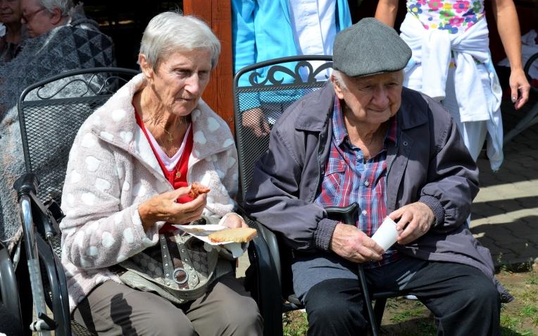 květen OBRAZEM: První jarní grilování Čas na přání