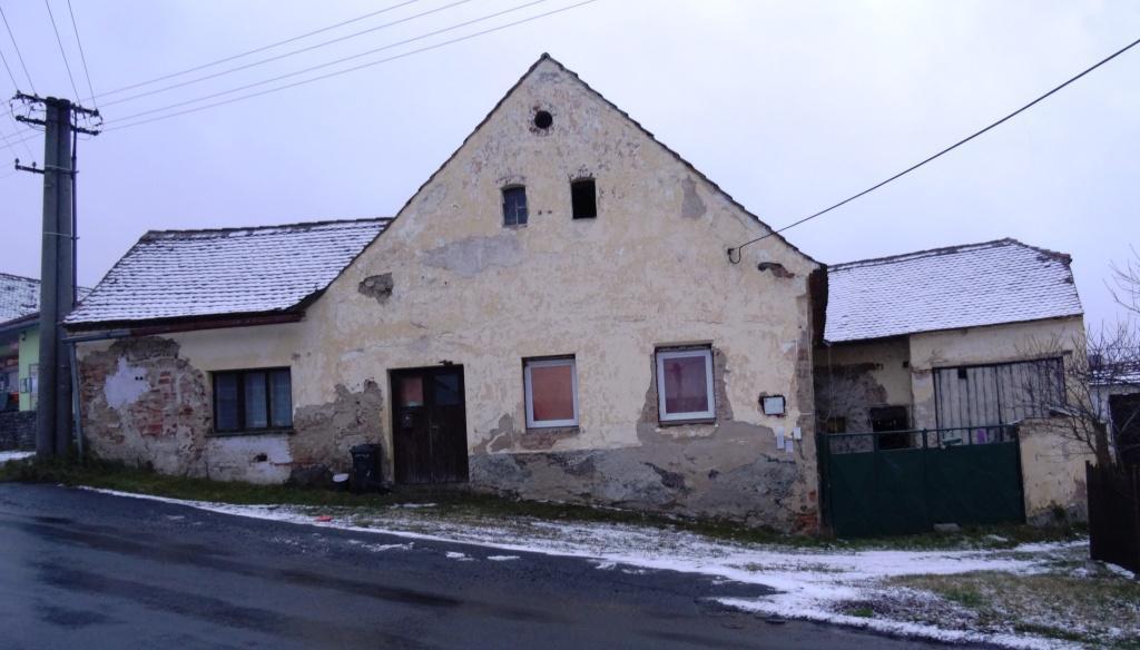 ZNALECKÝ POSUDEK O OBVYKLÉ CENĚ č. 304-168/2017 Ocenění nemovitých věcí: st. parcela č. 7, zastavěná plocha a nádvoří, Součástí je stavba: Třebomyslice, č.p. 54, rod.dům, Stavba stojí na pozemku p.č.: St.