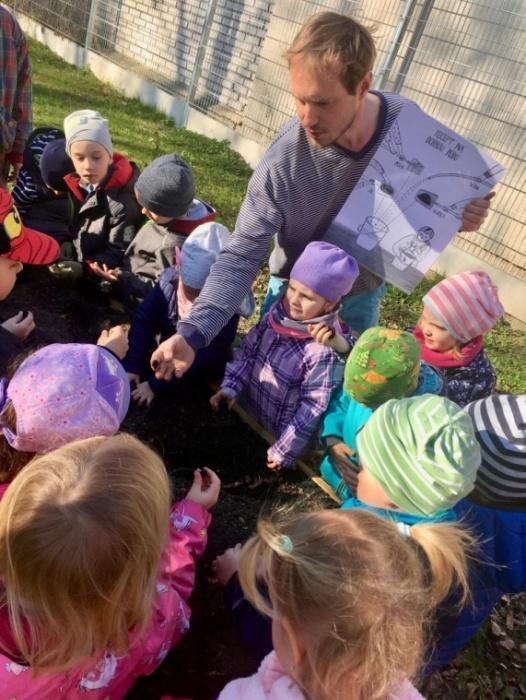 jsme začali připravovat první realizace mimo Prahu, a sice v Českých Budějovicích, formou partnerské spolupráce s tamějším ekocentrem Cassiopeia na základě licenční smlouvy. II.