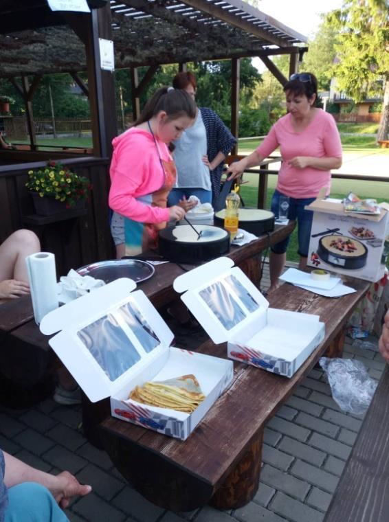 Cena: děti 250 Kč, dospělí 350 Kč Co s sebou? Karimatku, spacák, teplé vhodné oblečení, hygienické potřeby, ešus, hrníček, láhev, příbor, kapesné dle uvážení.