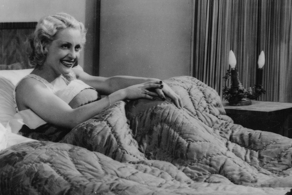 Temperamentní Ela Šárková (1906 91) si se vzděláním starosti nedělala, reálku ukončila kvartou. O její umělecké kariéře rozhodlo náhodné setkání v lázních Sliač.