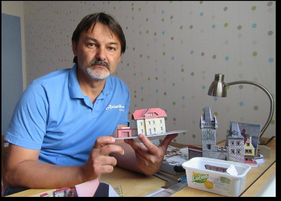Panu Vyškovskému hlavně VELKÉ poděkování za jeho vystřihovánky, které pro nás modeláře tvoří víc jak padesát let. Velké díky a smekám.