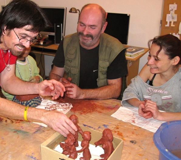 Provoz Centra na podporu sociálně slabých rodin v Mokrovratech byl v roce 2012 financován z prostředků strukturálních fondů EU, aktivizační činnosti a sociální rehabilitace byly rovněž finančně
