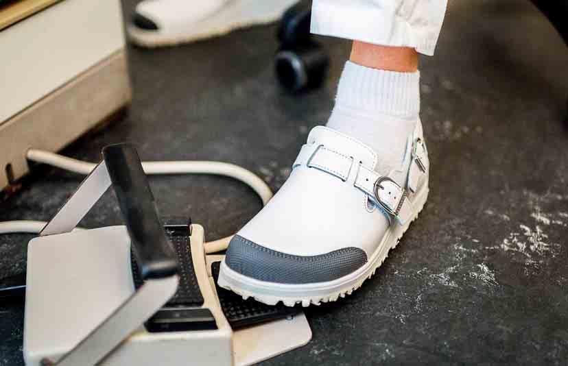 Work Profesionální vzhled Regulowane paski na piętę zapewniają bezpieczne trzymanie stopy Nastavitelná patní páska drží bezpečně obuv na noze Wysokiej jakości materiał zewnętrzny miękki i