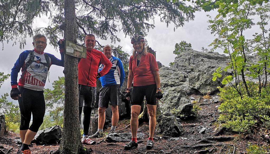 Pokud jste ještě neviděli Padrťské rybníky a jejich okolí, vřele Vám doporučuji jejich návštěvu. Věřte, že to stojí opravdu za trochu vynaložené námahy! Opět je to místo s nesmírně zajímavou historií.