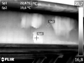 2. Poruchy, které lze zaznamenat termokamerou IR termografii lze za vhodných podmínek výhodně použít při zjišťování plošných poruch tzv. delaminací na betonových konstrukcích.