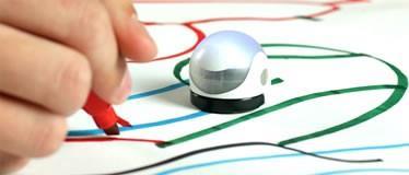 Obr. 5 - Ozobot V této práci popíšu využití robota Bee-bot ve výuce matematiky. Proč jsem si vybrala zrovna tuto robotickou hračku?