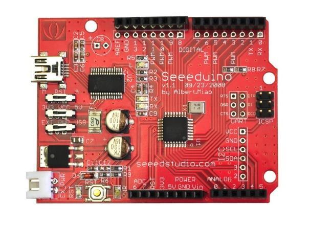 Obrázek 8: Seeeduino klon Oproti originálním deskám Arduino mohou mít různá vylepšení. Na jedné straně jsou desky skoro totožné Arduino originálům, přičemž se mohou lišit jen v barvě.