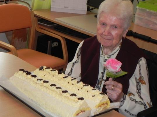Narozeninové setkání Léto ještě nekončí, a tak si ho užíváme plnými doušky třeba u oslavy narozenin. Tentokrát nás pohostila a pootevřela dveře svého životního příběhu paní Staňková.