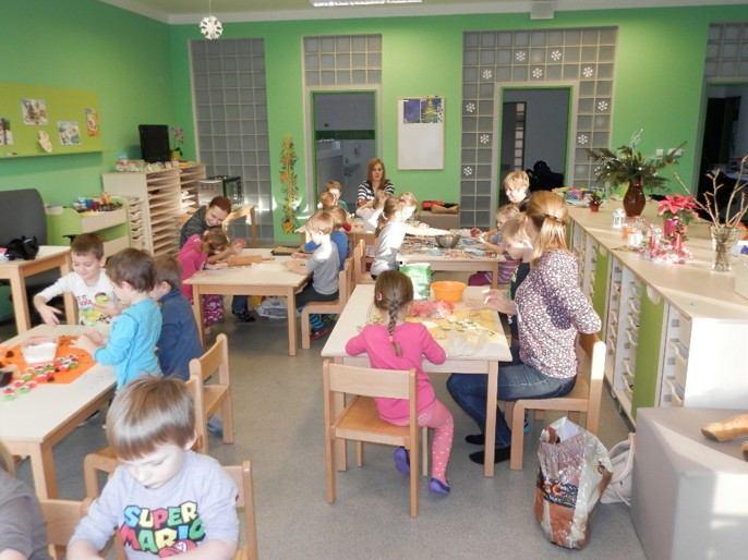 Děti z výtvarného kroužku se zúčastnily se svými výrobky soutěže, kterou pořádal Dům dětí v Litoměřicích, s názvem Nejhezčí anděl.