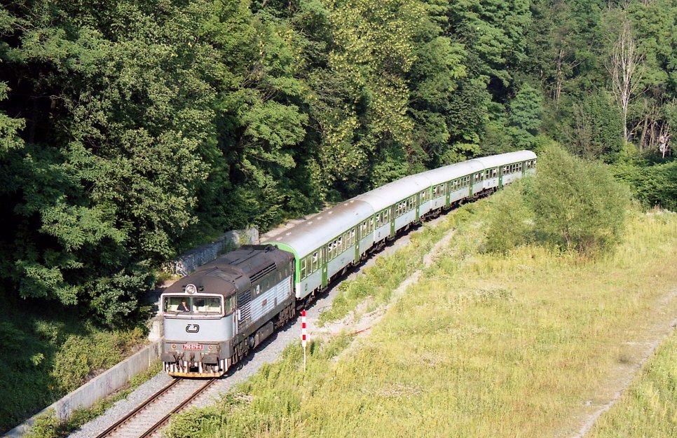 PROVOZ V GVD 2005/2006 tak DKV Ostrava turnusově vystavovalo celkem 1 2 strojů (TS701 : 2x754-jeden víkendový obrat do VM, v pracovní dny dva obraty do Opavy, jinak výkony mezi Ostravou a Frenštátem;