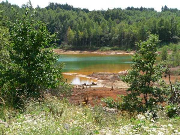 Kap. 2: Oblast zájmu Sokolovská hnědouhelná pánev 12 2.3 Vlivy těžební činnosti Povrchová těžba uhlí ovlivnila negativně nejen vzhled krajiny, ale i mezoklima oblasti.