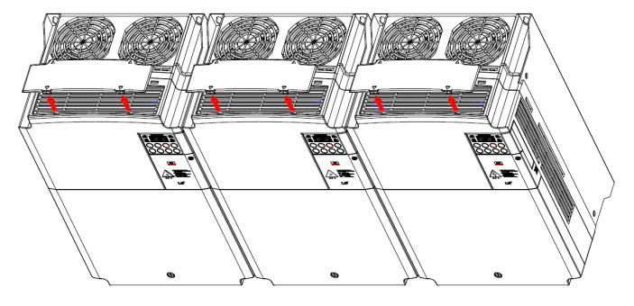 4.2. Bezpečnostní opatření při instalaci Odstraňte z měniče veškeré ochranné obaly. Nedržte měnič za čelní panel. Instalujte měnič na místě, kde jsou vibrace menší než 5.9 m/s 2.