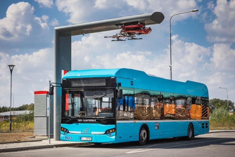 5.3 Linka AE Posledním aktuálním projektem je elektrifikace linky AE (Airport Express). Linka vede z Hlavního nádraží na letiště Václava Havla.