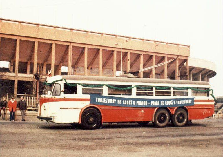 1 Historie trolejbusů a elektrobusů v Praze Tato kapitola se věnuje historii trolejbusů (od roku 1936 do roku 1972) a následně se věnuji elektrobusům a trolejbusům v nedávných letech (cca od roku