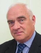 Zpráva ředitele Revmatologického ústavu prof. MUDr. Karel Pavelka, DrSc. Poslání ústavu Poskytovat vysoce specializované služby v oboru revmatologie a rehabilitace na ambulantní i hospitalizační bázi.