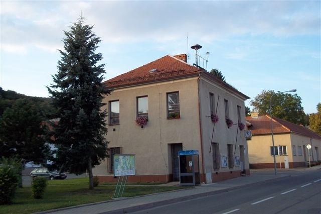 Rekonstrukce ÚMČ Brno - Ivanovice Budova úřadu městské části Brno-Ivanovice byla z důvodu nevyhovujících tepelných vlastností