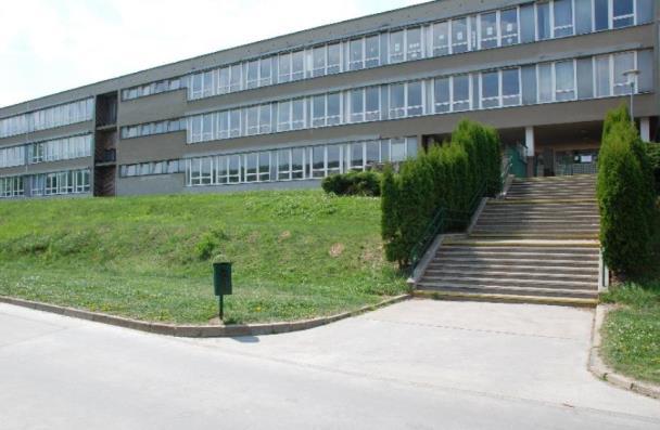 ÚMČ Brno - Ivanovice (stav před rekonstrukcí) ÚMČ Brno - Ivanovice (stav po rekonstrukci) ZŠ Laštůvkova Zahájení rekonstrukce objektu bylo