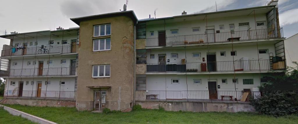 Součástí této investiční akce je především: zateplení obvodového pláště, zateplení stropní konstrukce pod půdním prostorem včetně
