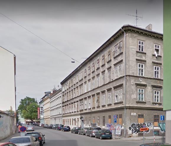 Kompletní rekonstrukce památkově chráněného objektu v ulici Bratislavská V roce 2009 proběhla částečná oprava střešního pláště objektu.