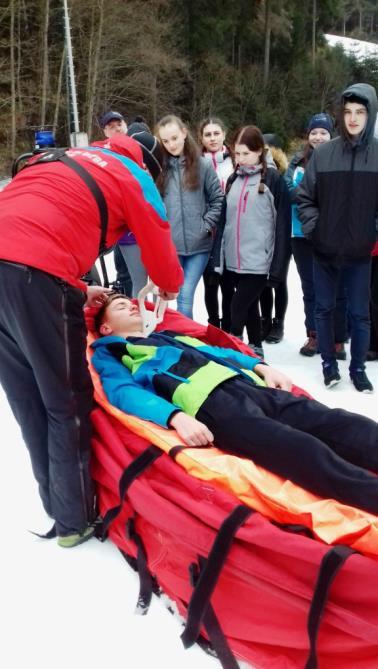 Lyžařský výcvikový kurz ve Ski areálu Bílá pro žáky 1. ročníků čtyřletého studia proběhl v termínu 12. 16. 3. 2018 pod vedením Mgr. Šárky Dohnalové.