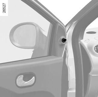Odmrazování zpětných zrcátek (podle vybavení vozidla) Odmrazování zrcátek je prováděno společně s odmrazováním a odmlžováním zadního okna.