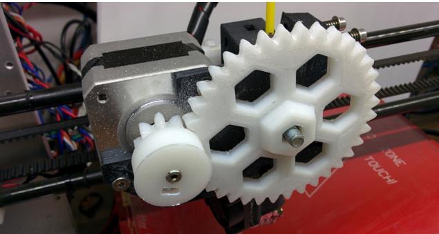 Do této skupiny se řadí: selektivní laserové tání (Selective Laser Melting, SLM) selektivní laserové spékání (Selective Laser Sintering, SLS) přímé kovové laserové spékání (Direct Metal Laser