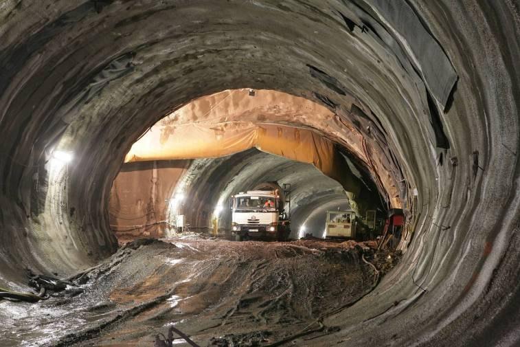 Rozrážka z přístupové štoly Kateřina do tunelu montážní komory Zvodnělá base