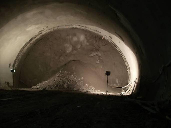 Tunel obratových kolejí geologicky
