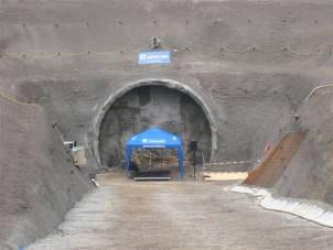 Průběh geologických vrstev v