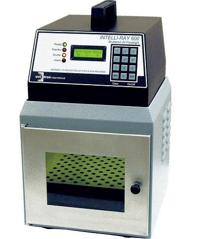 Obr. 15 UV vytvrzovací box INTELLIRAY 600 od společnosti Uvitron (převzato z [59]). I u tohoto vytvrzovacího systému bylo provedeno měření degradace výbojky.