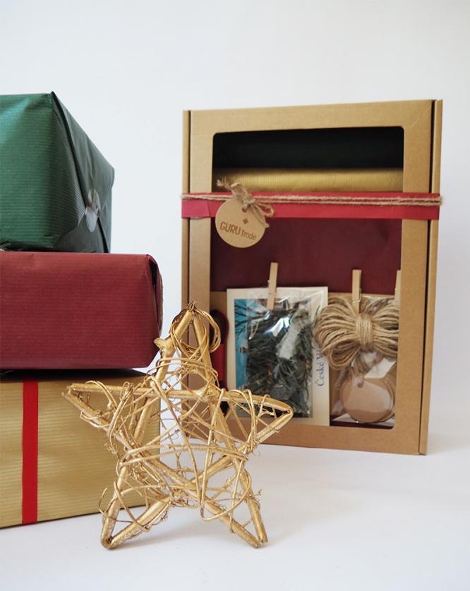 27 VÁNOČNÍ BALÍCÍ SADA Vše co potřebujete k perfektnímu zabalení vánočních dárků Krabice