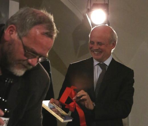 Tým besedníků z Neratova zasedl do čela knihovny ve složení otec Josef Suchár, Antonín Nekvinda a Bronislava Havlíková. Vymezený čas nemohl zcela logicky pokrýt celý neratovský příběh.