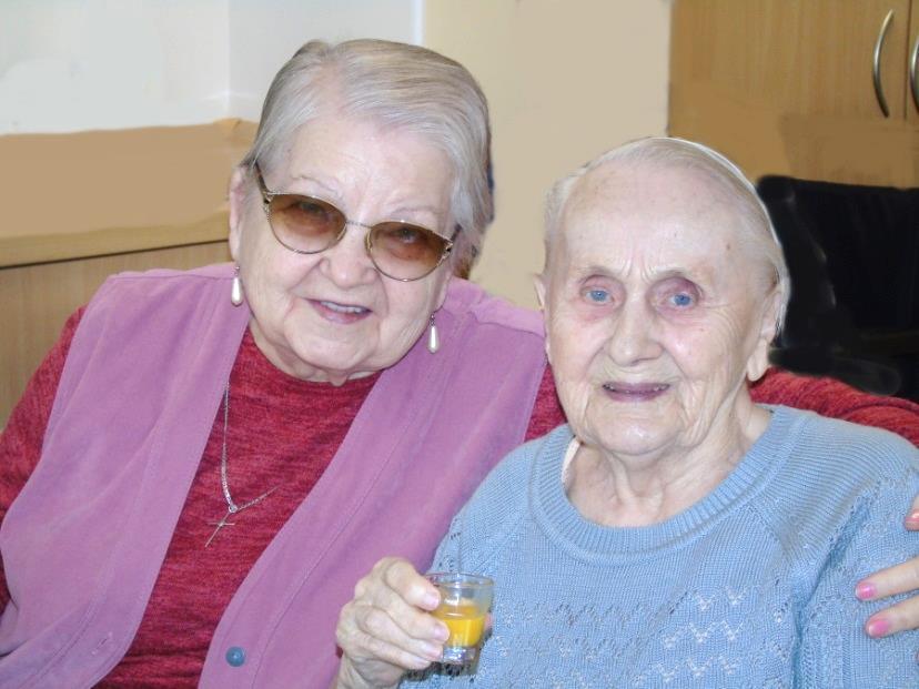 A do třetice živió, živió, živió Ve chvíli, kdy uznáte, že stárnete, najednou porozumíte všemu. Další narozeninové setkání patřilo paní Mikulenkové.