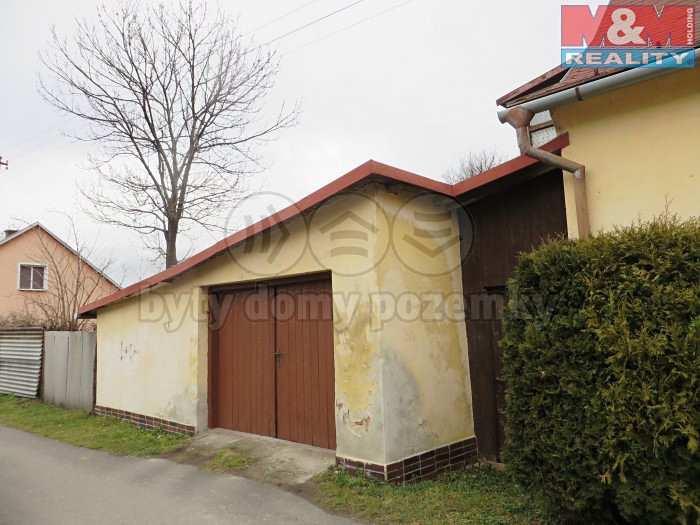 V obývacím pokoji plovoucí podlaha, v koupelně nový plynový kotel.