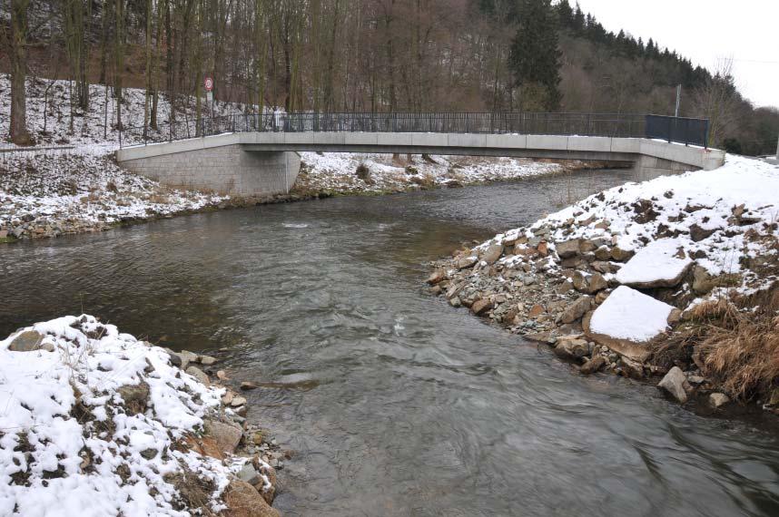 33 Bílý