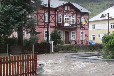 moc toho nenaspal, utopil telefon i foťák a poznal mnoho spoluobčanů z jiné stránky, bohužel ne vždy z té kladnější.