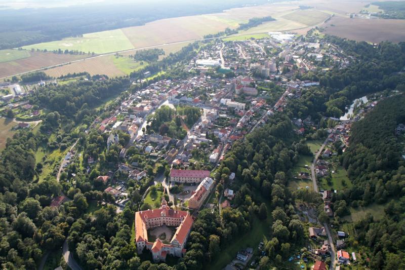 Svolení k založení dal roku 1304 král Václav II.