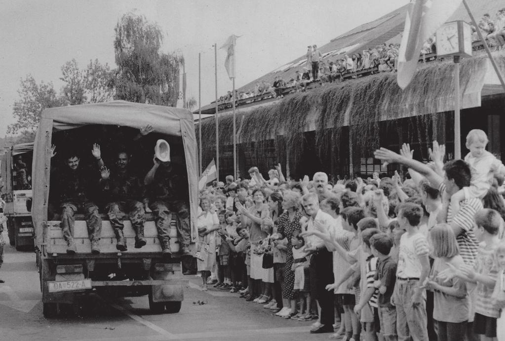 IN MEMORIM Život je ironie Odešel Tony Hnojčík. Můj kolega a důvěrný přítel. Vynořují se vzpomínky na spolupráci v redakci Jednoty hezkou řadu let. Fotoreportér.