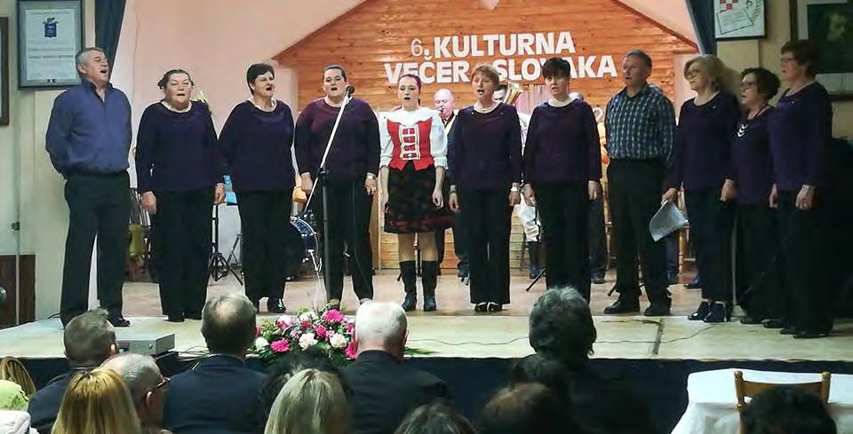 Z RJNSÉHO ŽIVOT Z RJNSÉHO ŽIVOT Dolní Střežany Premiéra skeče Něco zvláštního Mysleli jsme si, že už bude zaseto a že přijde víc lidí, ale počasí nás překvapilo.