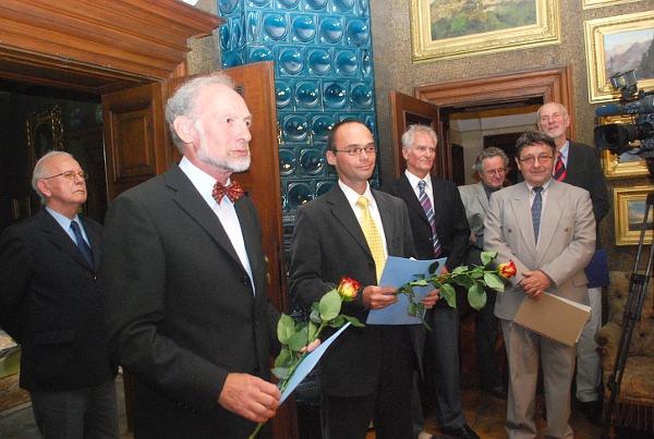 MUDr. Daniel Nalos, MUDr. Dušan Mach přebírají cenu za autorský kolektiv Odborná porota pracovala ve složení: prof. MUDr. Jaroslav Blahoš, DrSc., prof. Ing. Pavel Fiala, CSc., prof. PhDr.