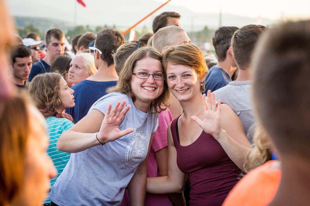 1500 Kč /měsíc (toto bylo z části hrazeno z dotace MVČR, z části z darů